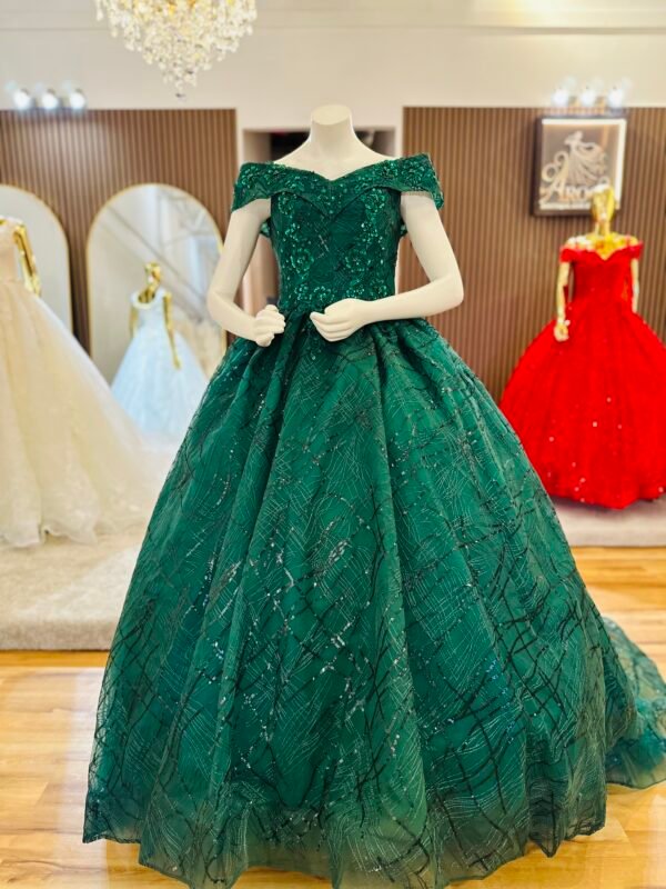 Deep green gown made from light mesh fabric that flows into a soft train at the back (Large size - green) - Image 3