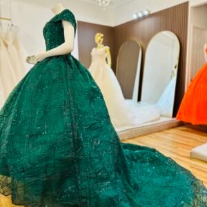 Deep green gown made from light mesh fabric that flows into a soft train at the back (Large size - green)