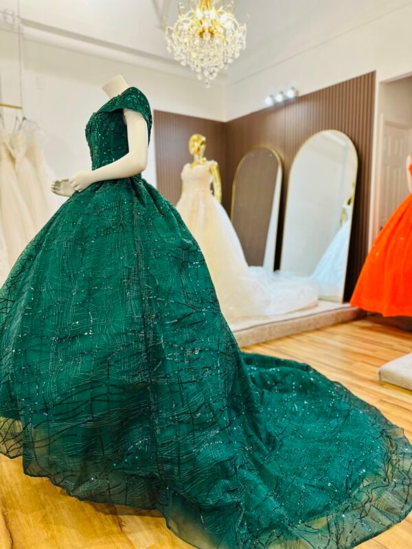 Deep green gown made from light mesh fabric that flows into a soft train at the back (Large size - green)